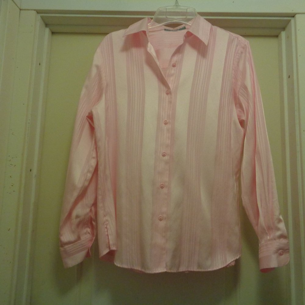 COQUETTE KAWAII FEMININE SEMI SILKY LIGHT TEXTURED FOXCRAFT SHIRT BL 8/10